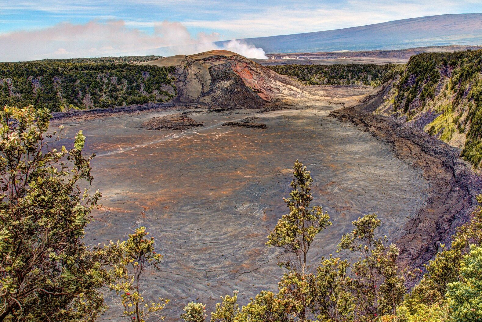 A big island volcano tour at Kilauea volcano Iki crater